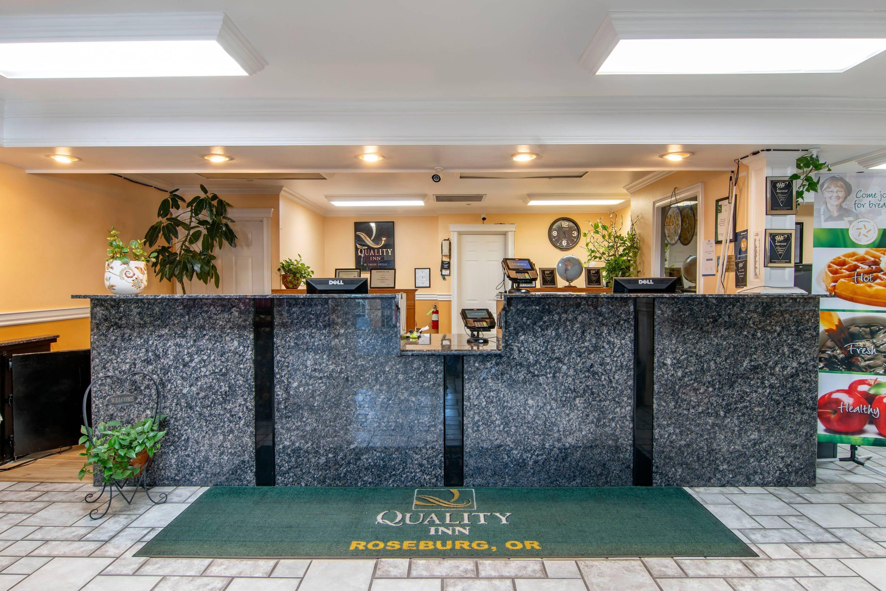 Hotel lobby | Quality Inn Central Roseburg