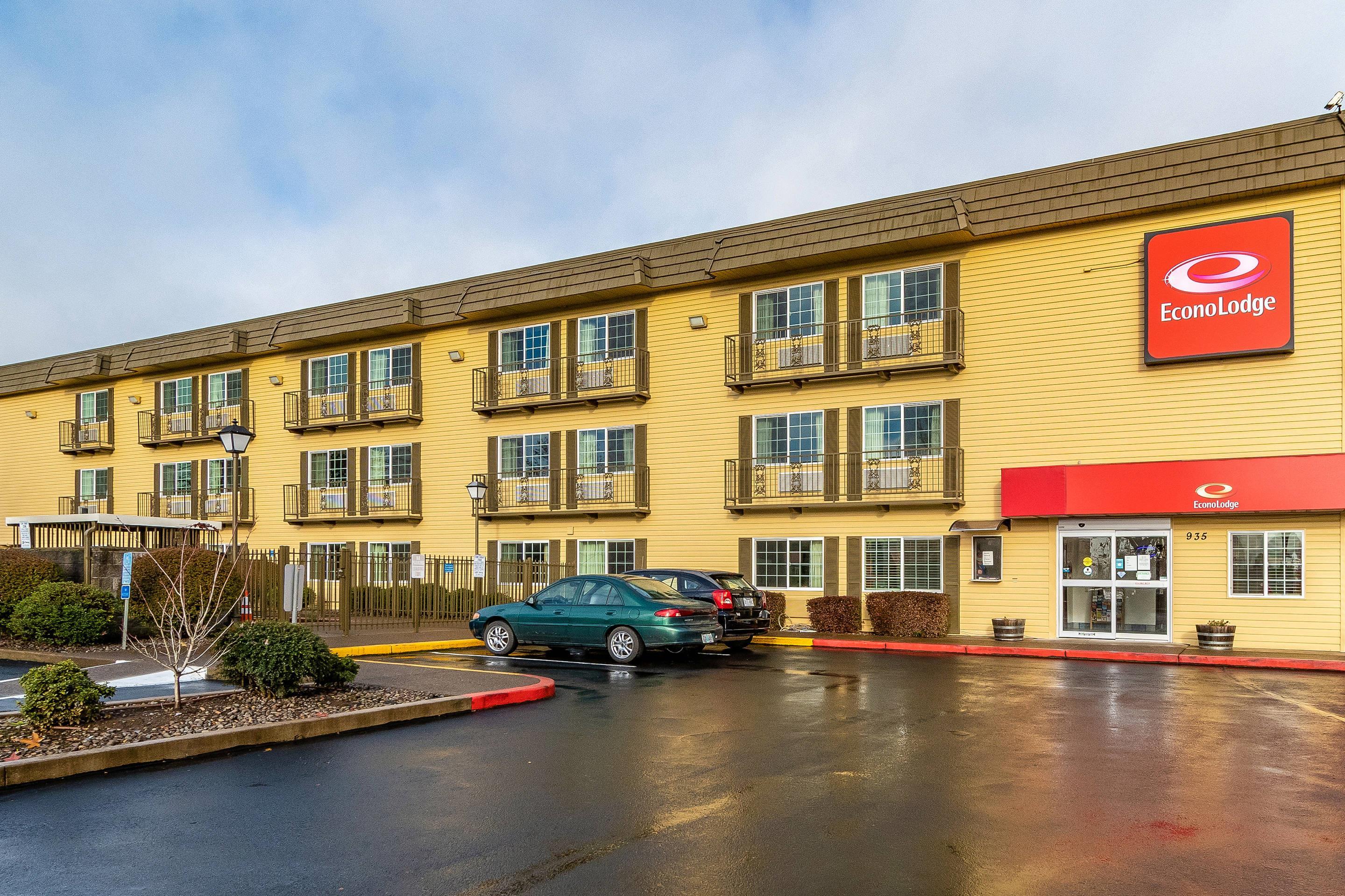 Hotel exterior | Econo Lodge Corvallis Near University