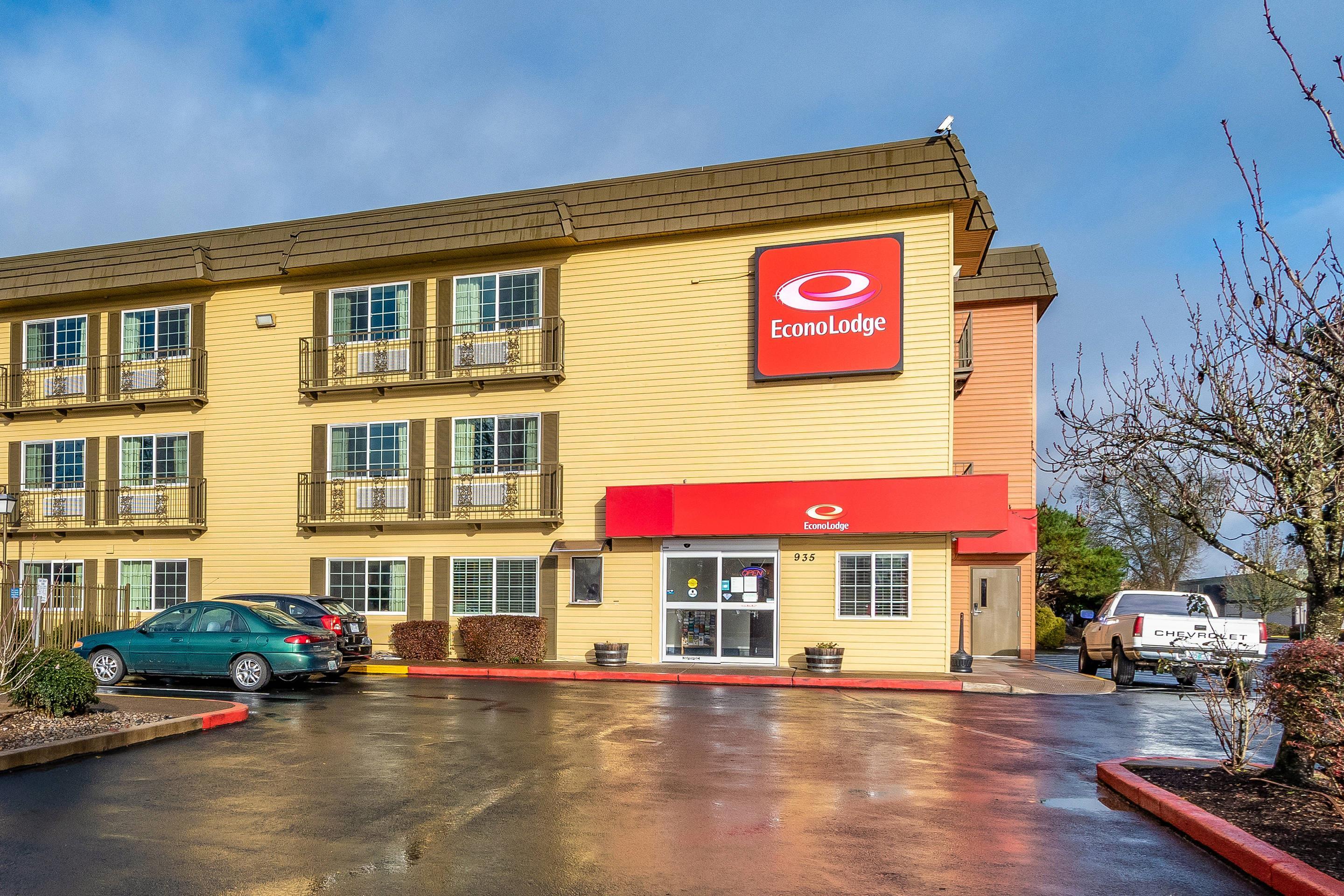 Hotel exterior | Econo Lodge Corvallis Near University