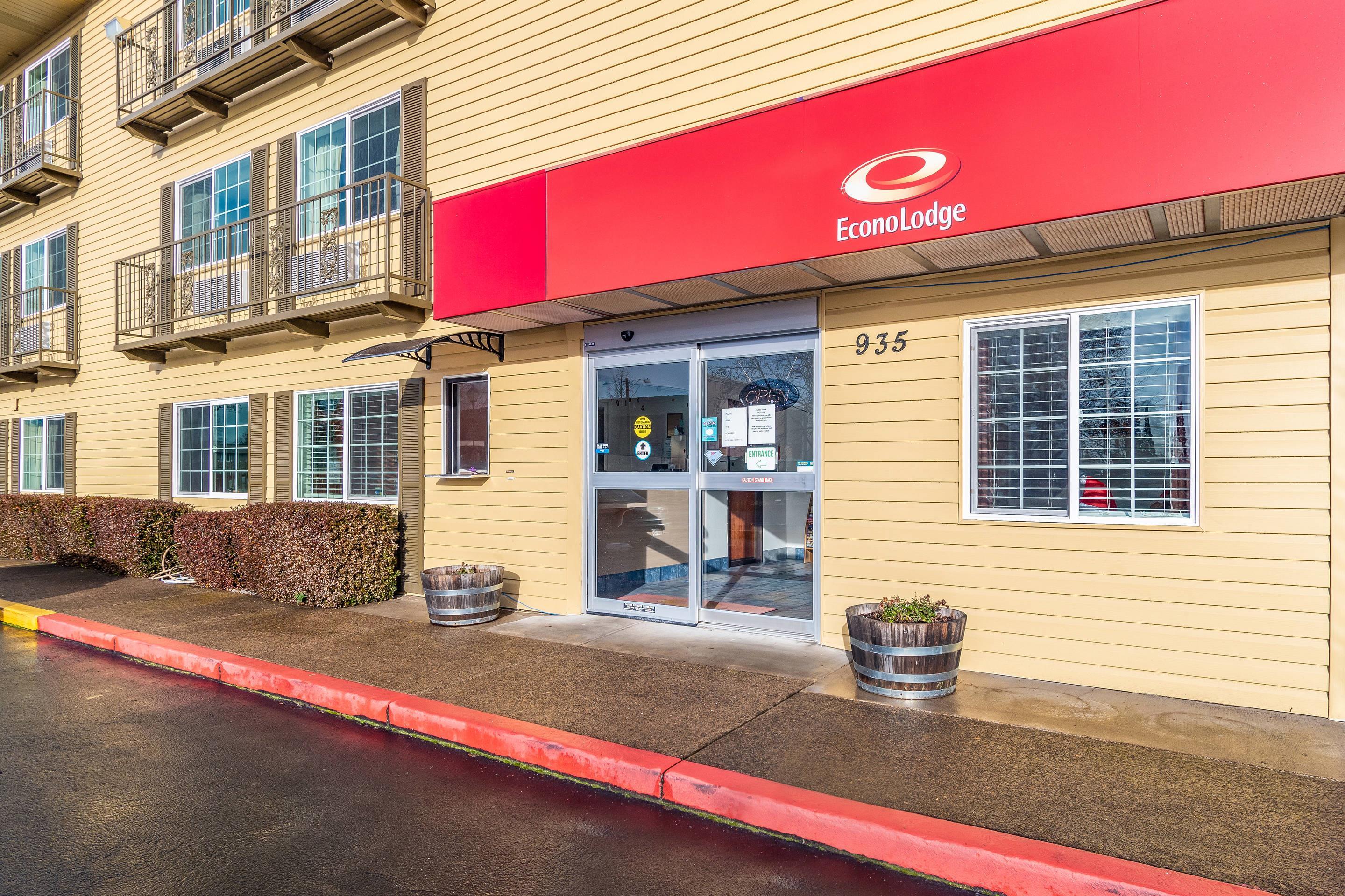 Hotel exterior | Econo Lodge Corvallis Near University