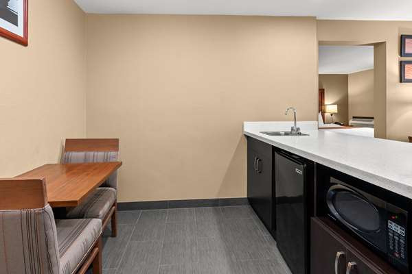 Suite - Comfort Inn & Suites West Beaverton
