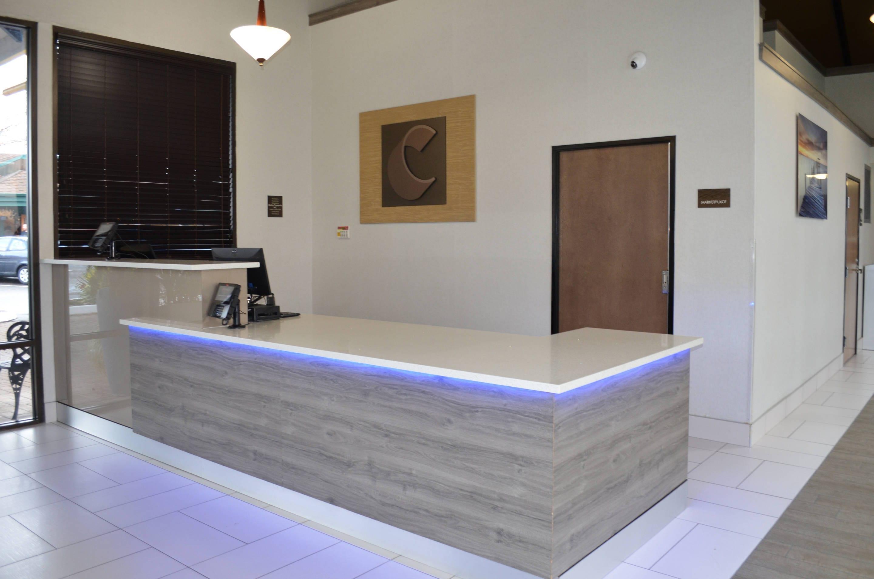 Front desk | Comfort Inn & Suites Beaverton - Portland West