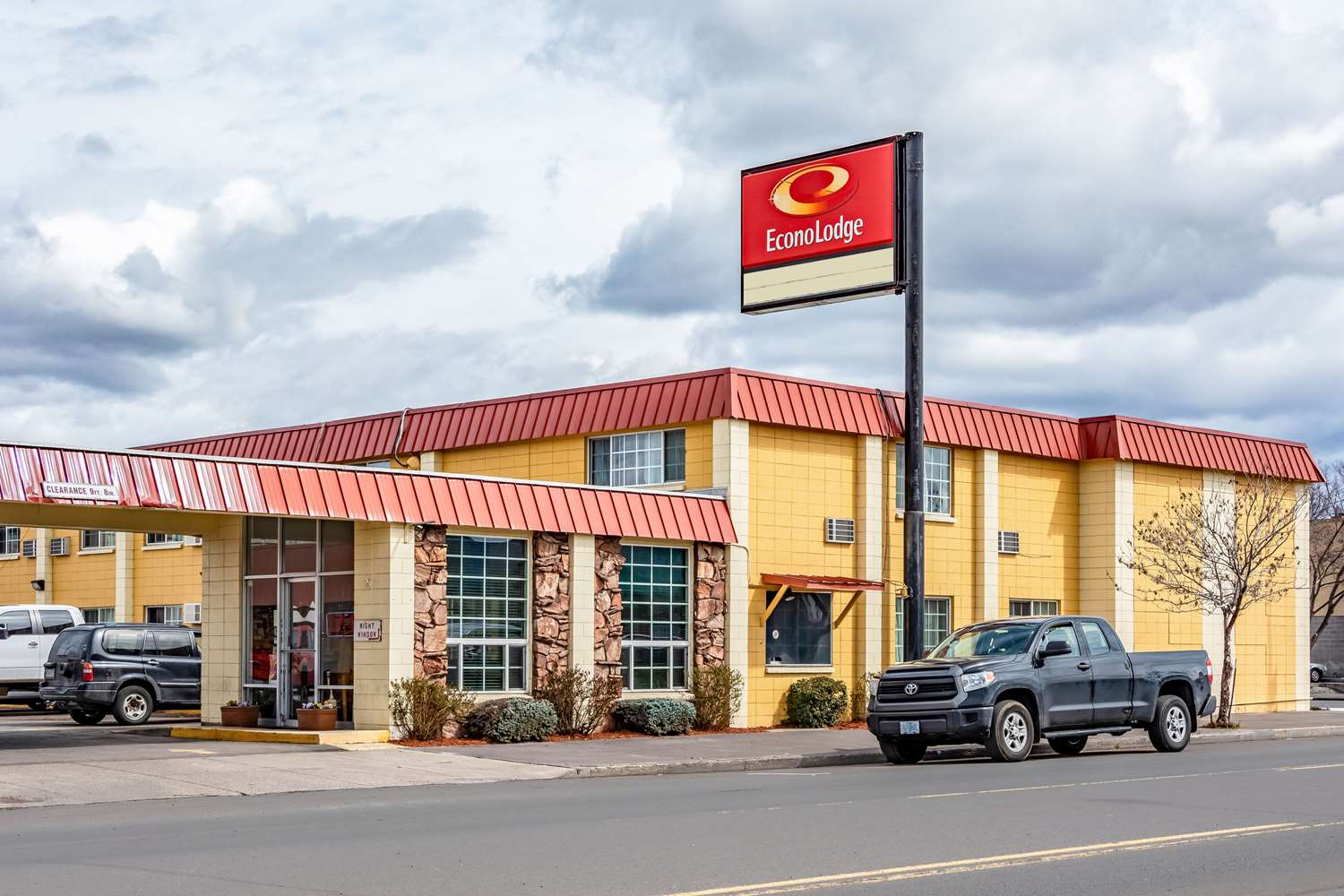 Econo Lodge Prineville, OR See Discounts