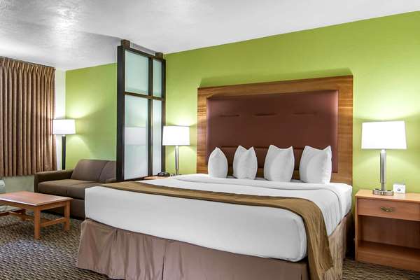 Suite - Quality Inn & Suites at Coos Bay North Bend