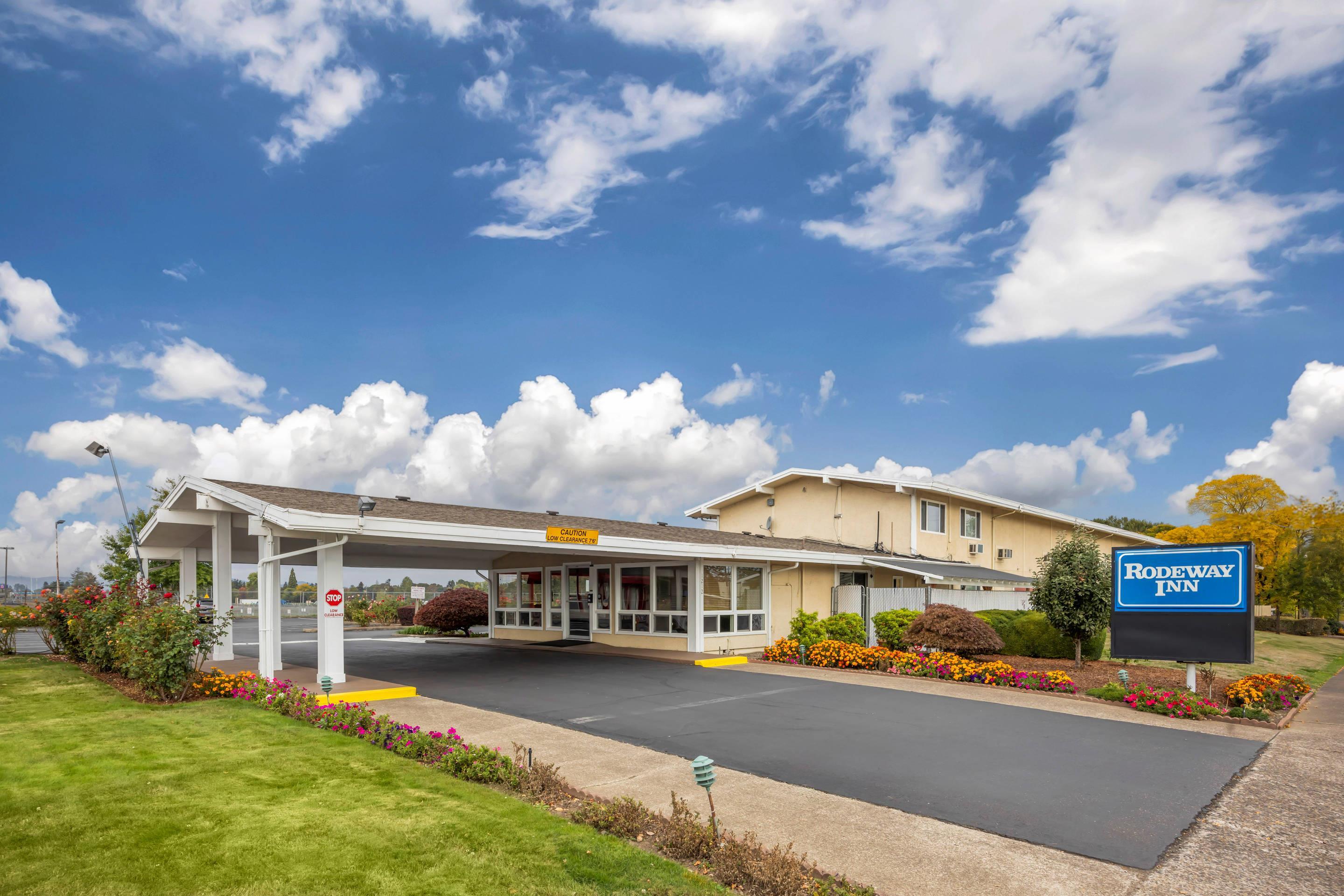 Hotel exterior | Rodeway Inn