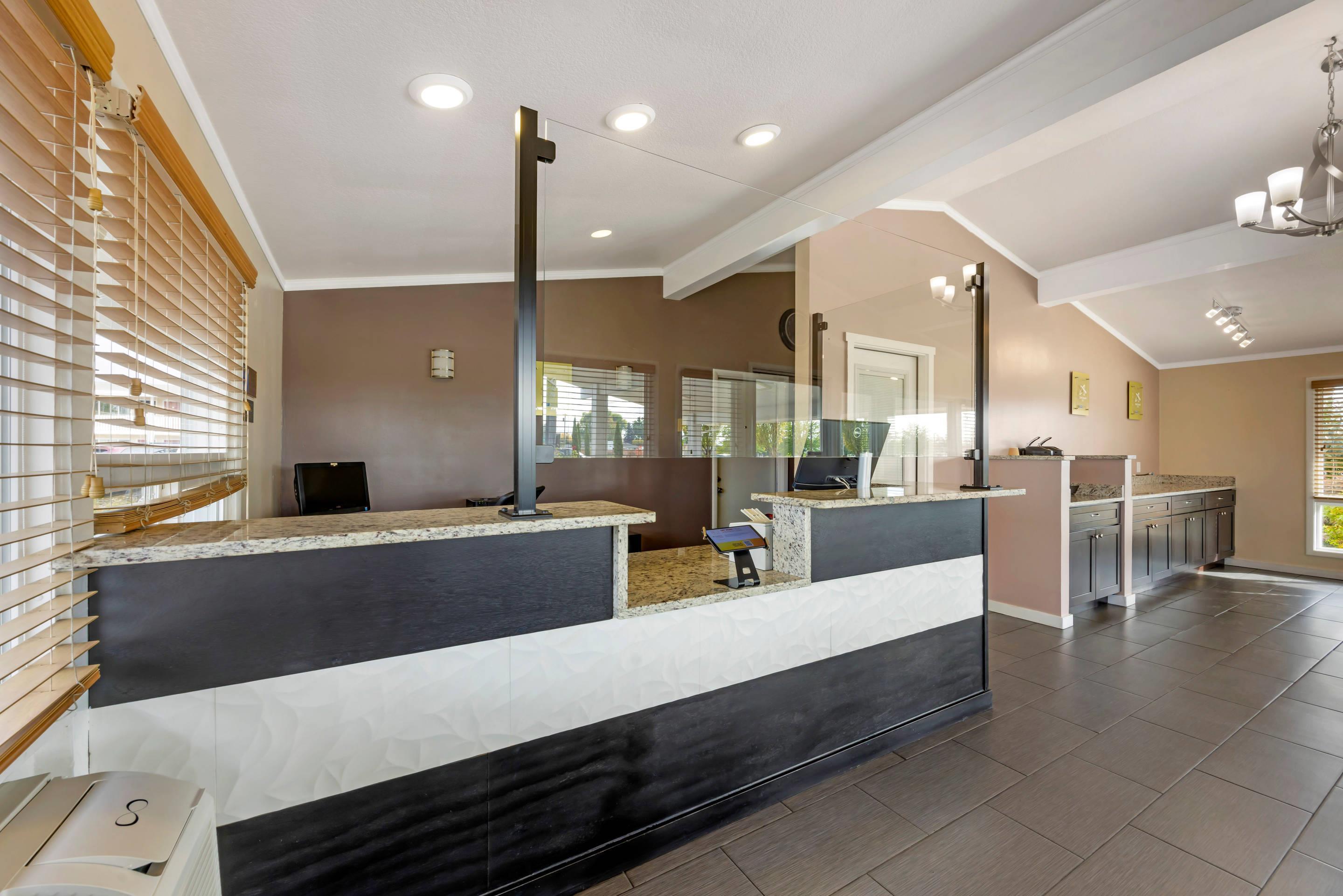 Hotel lobby | Rodeway Inn