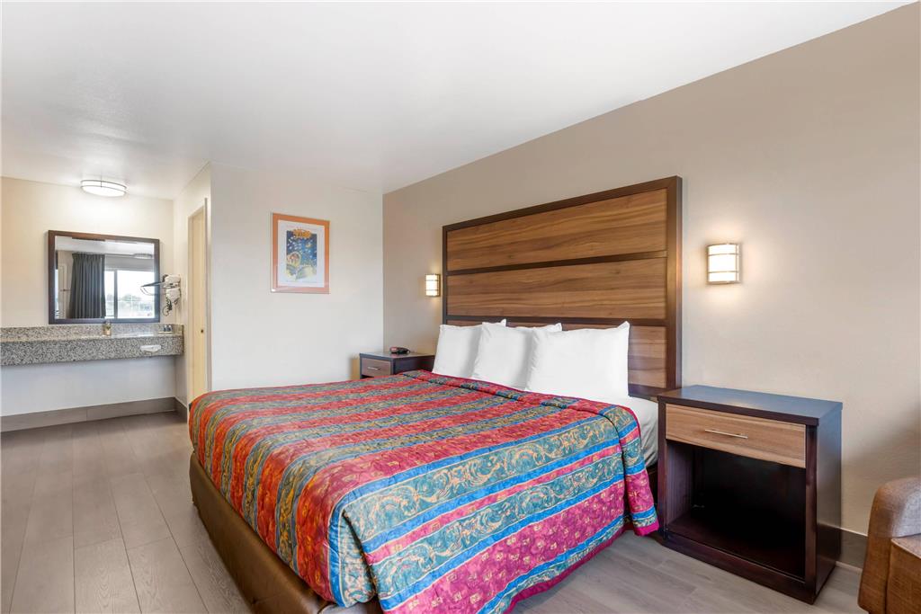 RODEWAY INN ALBANY-guestroom-Guest Room,On-Site.jpg