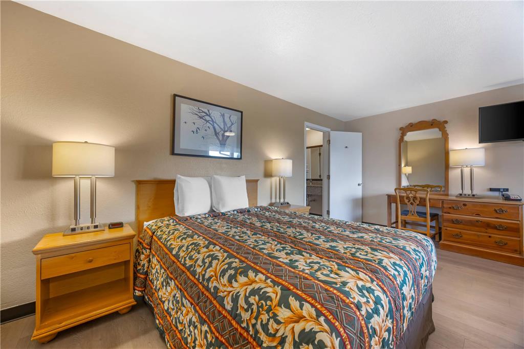 RODEWAY INN ALBANY-guestroom-Guest Room,Suite,On-Site.jpg