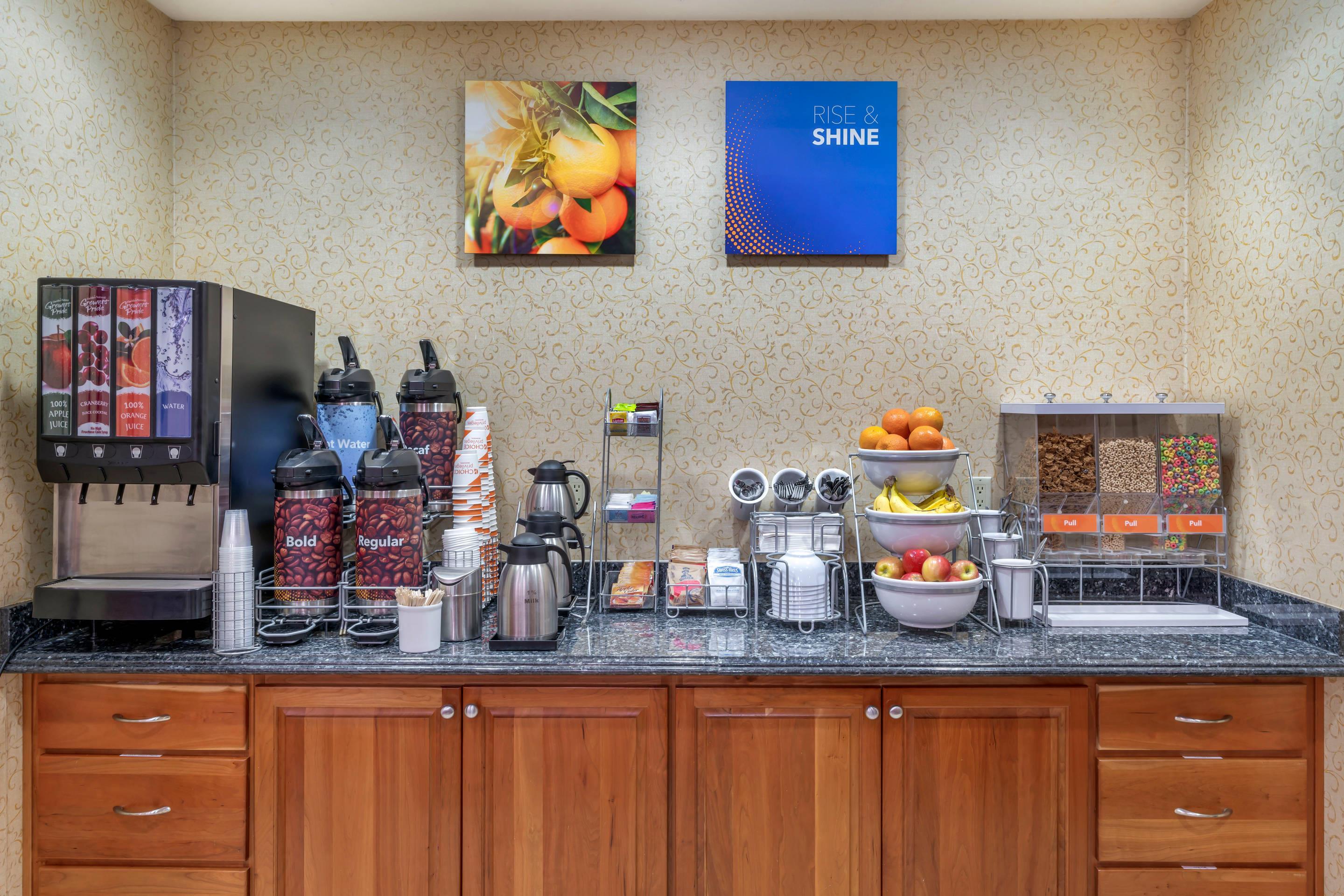 Breakfast counter | Comfort Suites Eugene