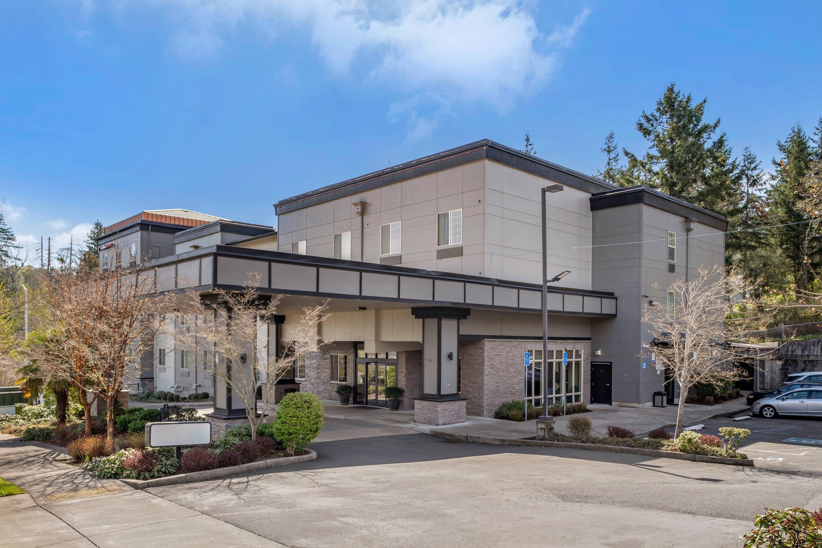 Hotel exterior | Comfort Suites Eugene