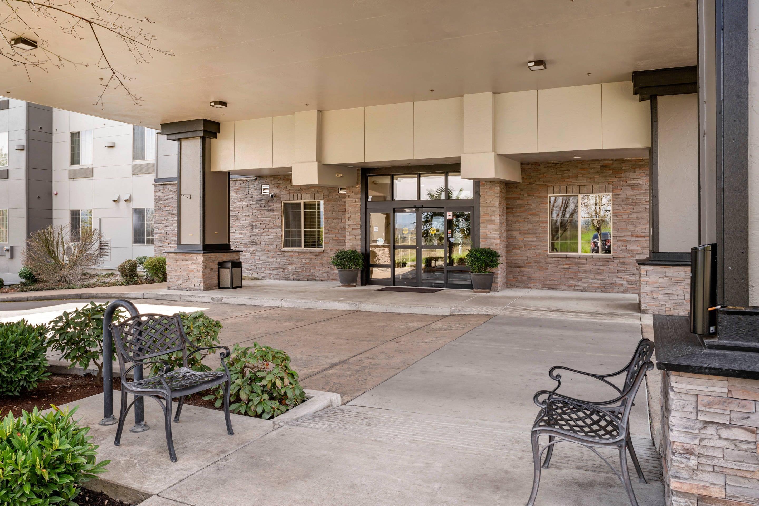 Hotel exterior | Comfort Suites Eugene