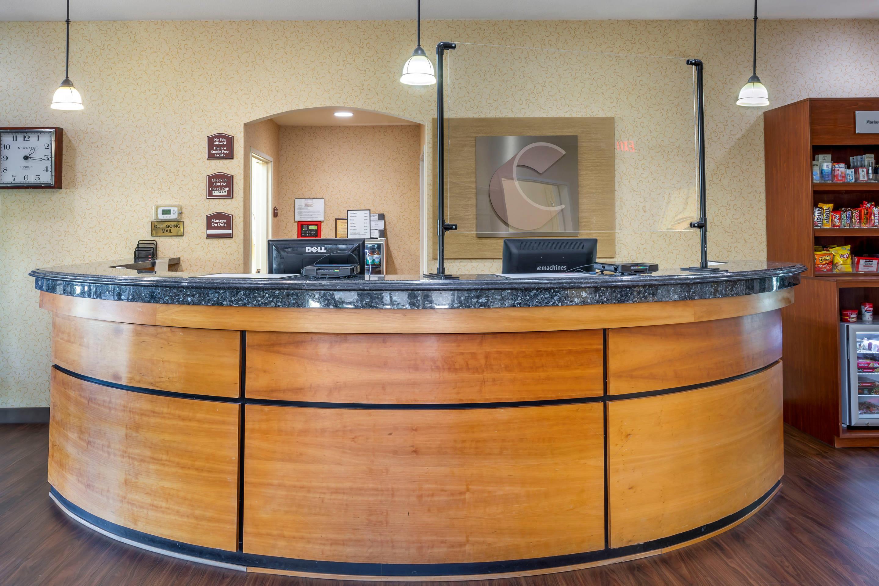 Front desk | Comfort Suites Eugene