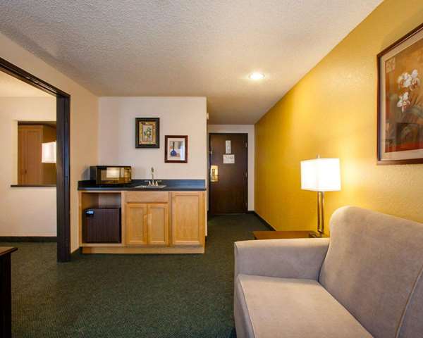 Suite - Quality Inn & Suites Springfield - I-5, Exit 195