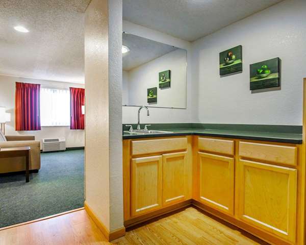 Suite - Quality Inn & Suites Springfield - I-5, Exit 195