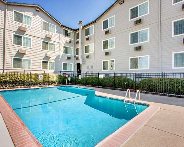 Pool - Quality Inn & Suites Springfield - I-5, Exit 195