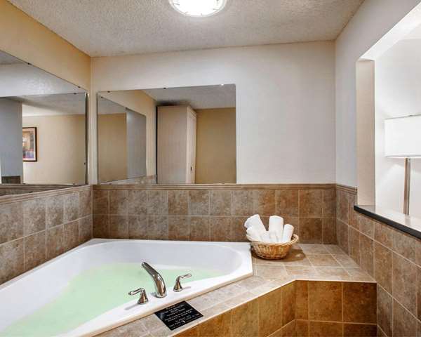 Suite - Quality Inn & Suites Springfield - I-5, Exit 195