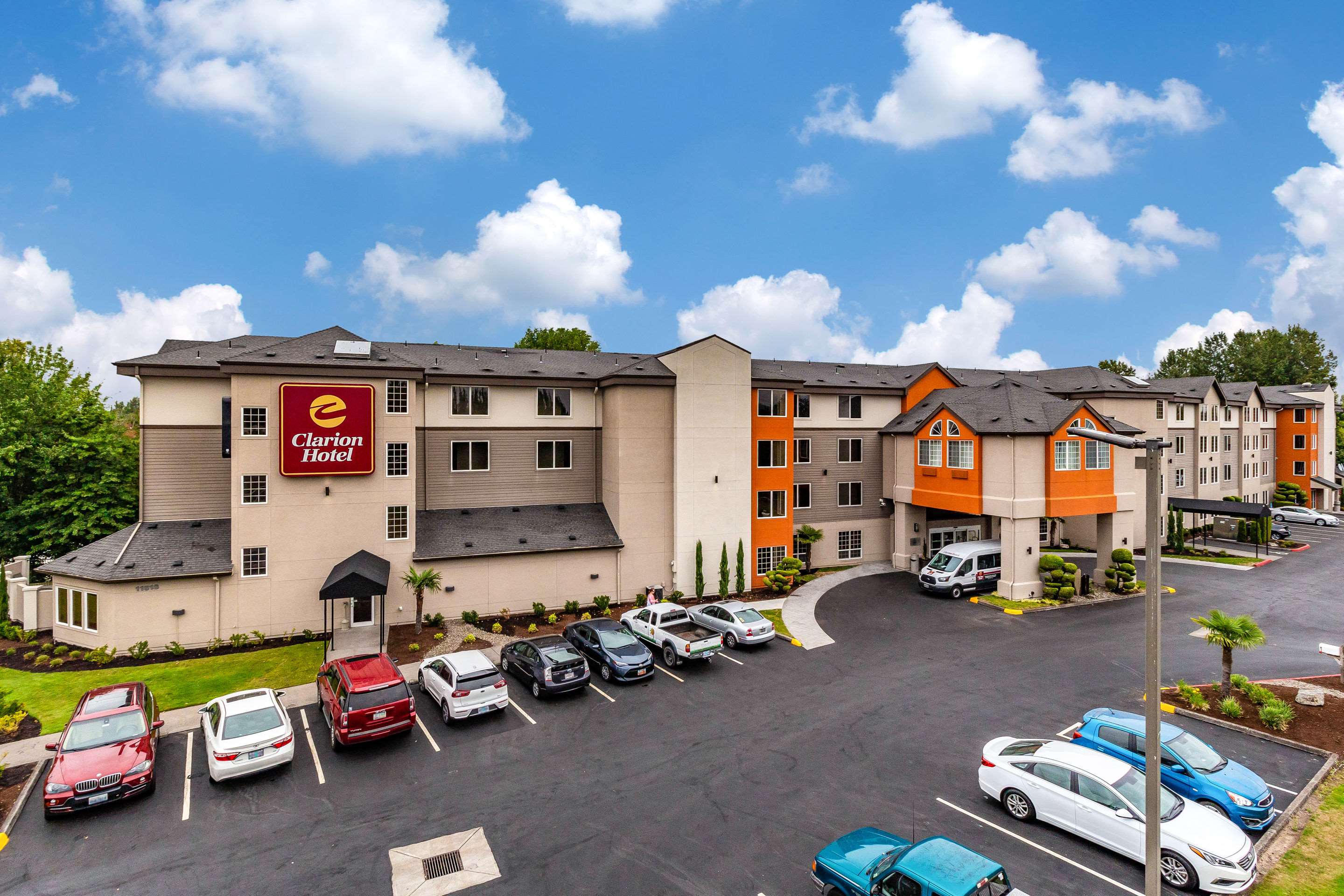 Hotel exterior | Clarion Hotel Portland Airport