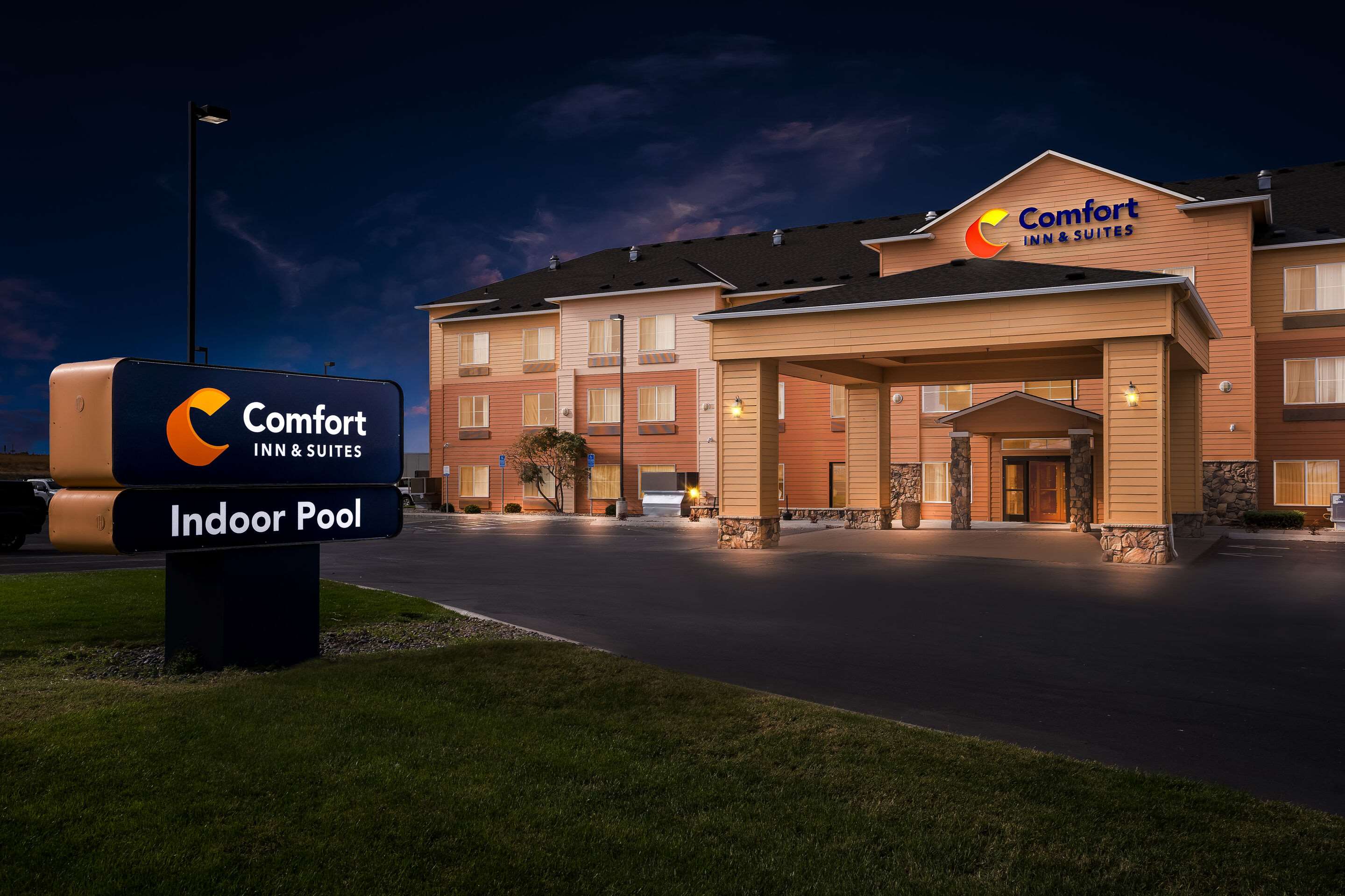 Twilight | Comfort Inn & Suites