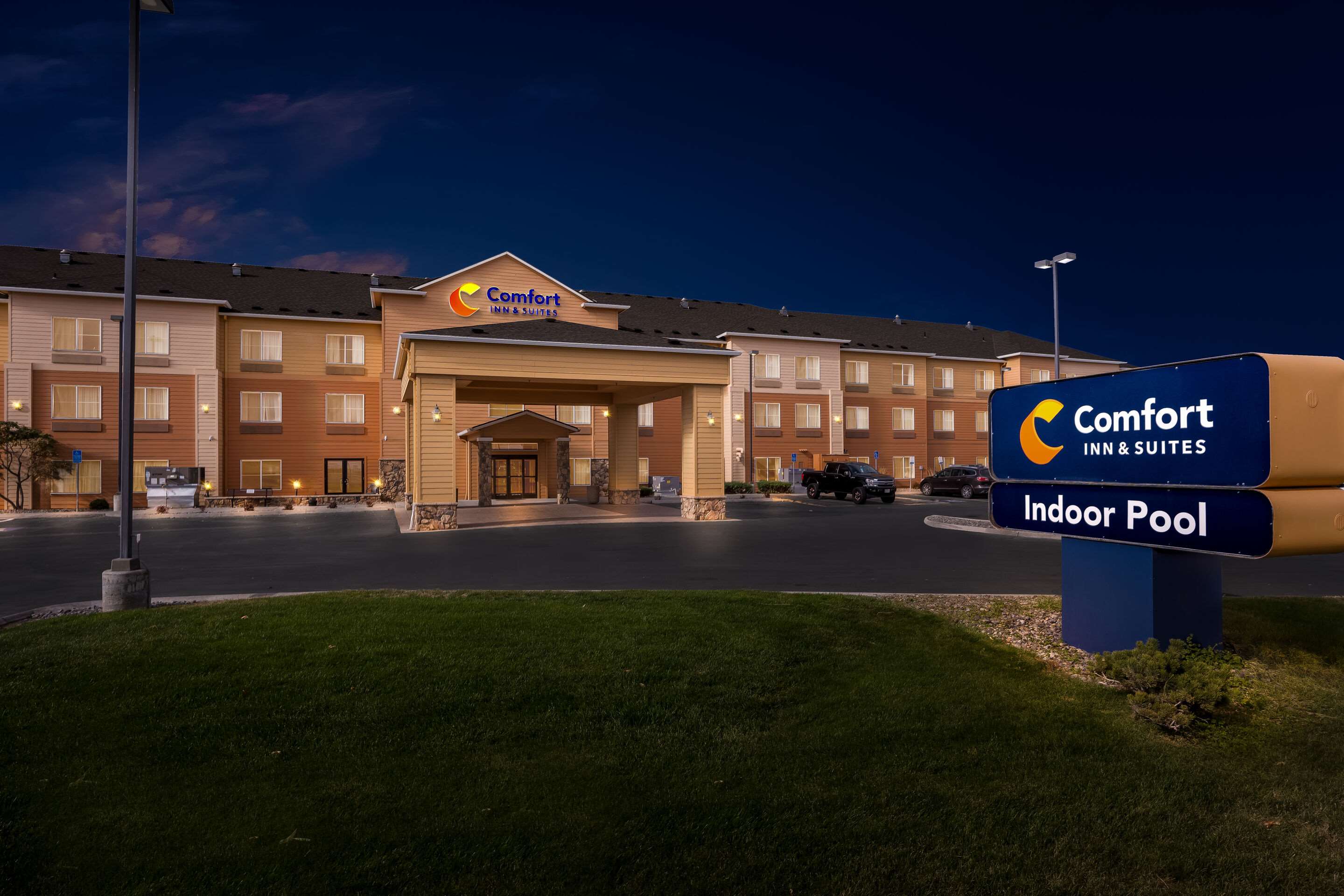 Twilight | Comfort Inn & Suites