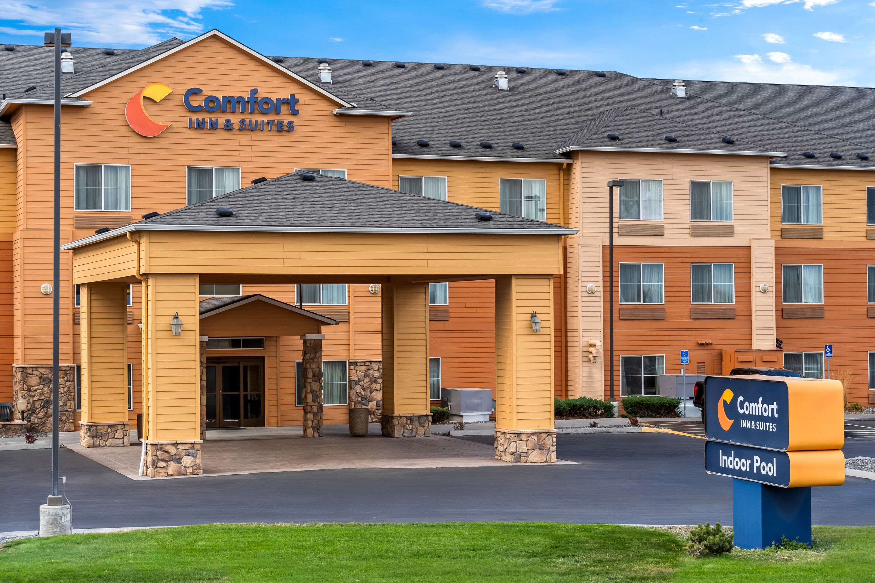 Hotel exterior | Comfort Inn & Suites