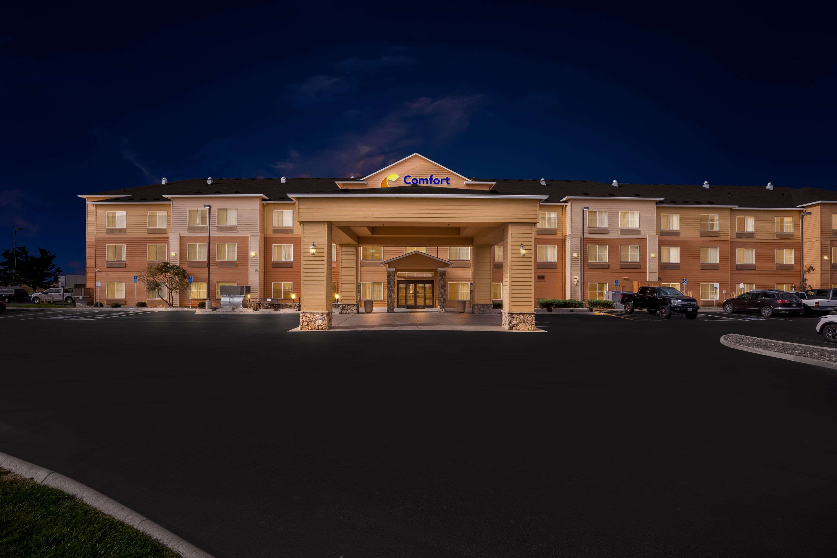 Twilight | Comfort Inn & Suites