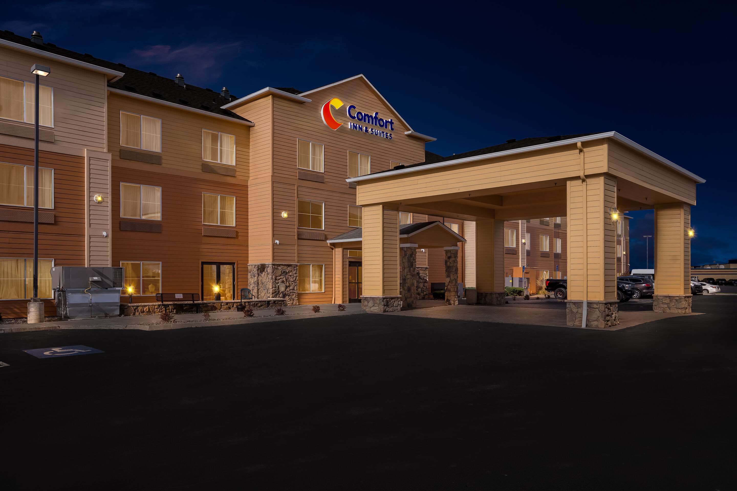 Twilight | Comfort Inn & Suites