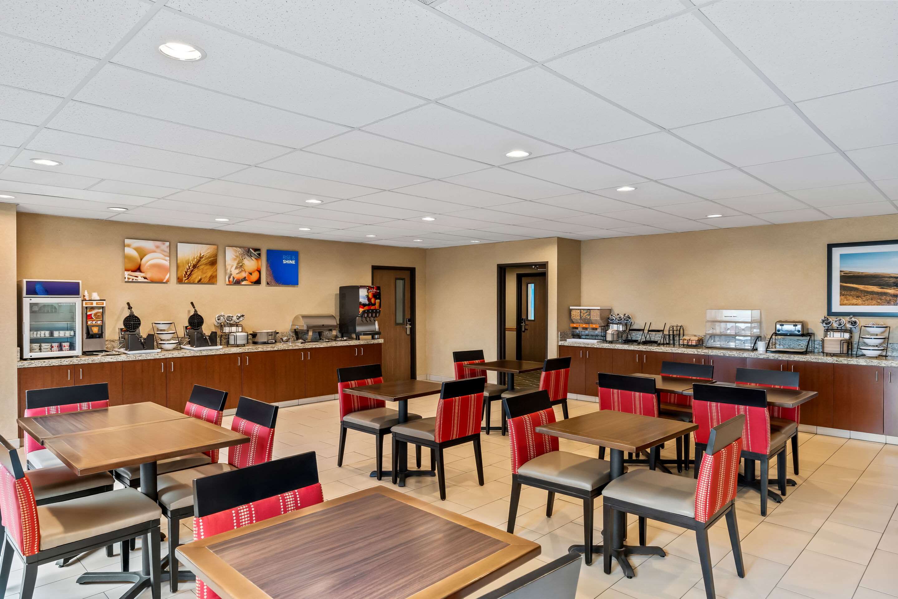Breakfast area | Comfort Inn & Suites