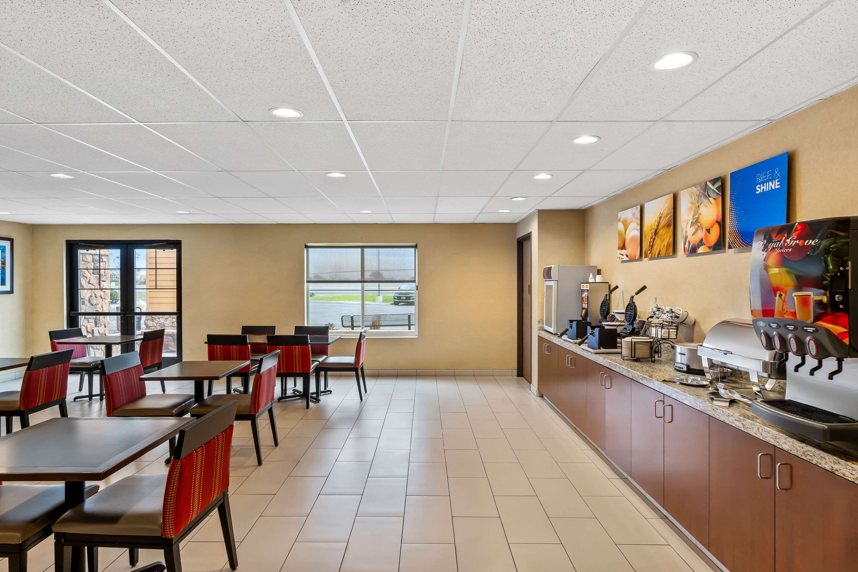 Breakfast area | Comfort Inn & Suites