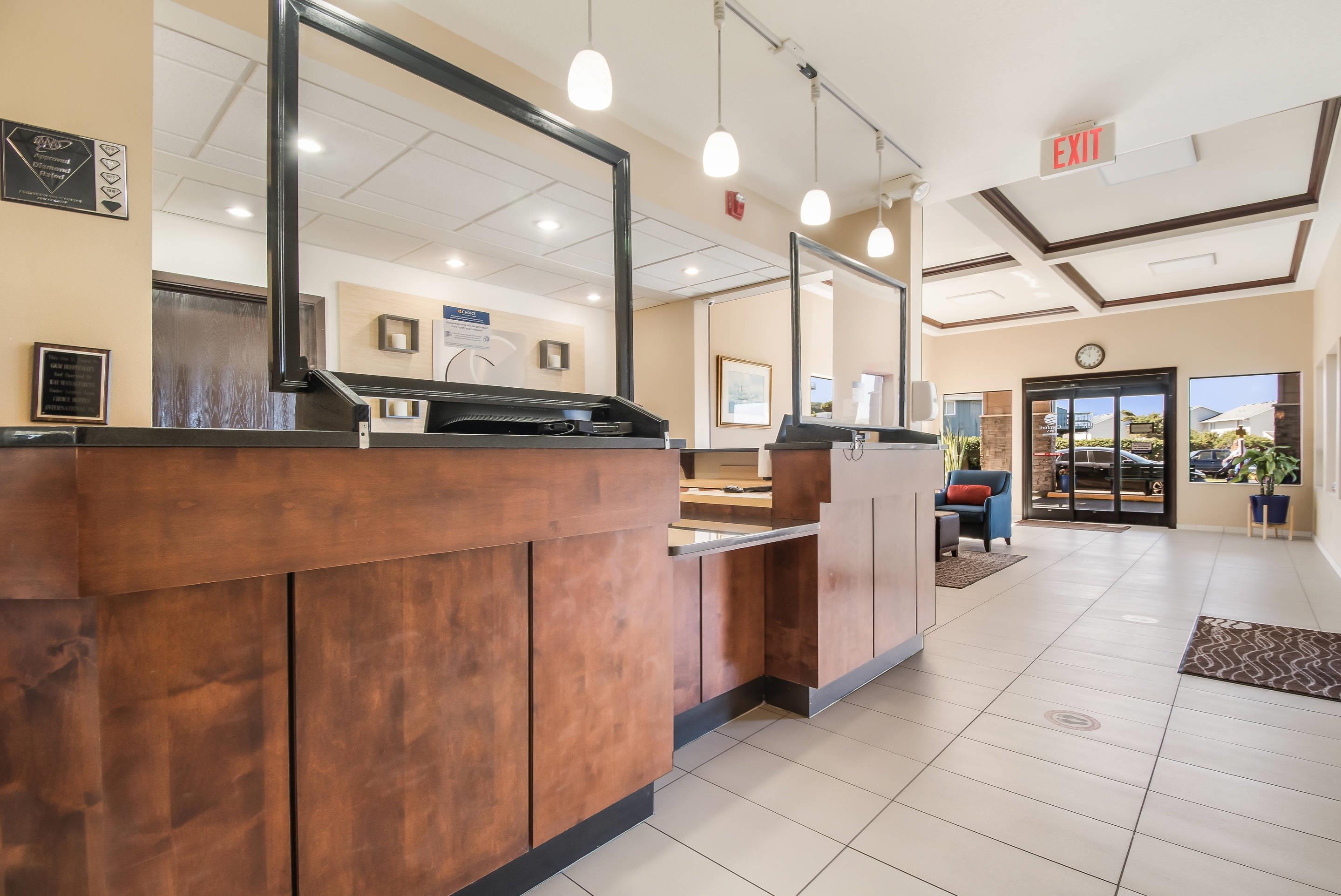 Hotel lobby | Comfort Inn Newport
