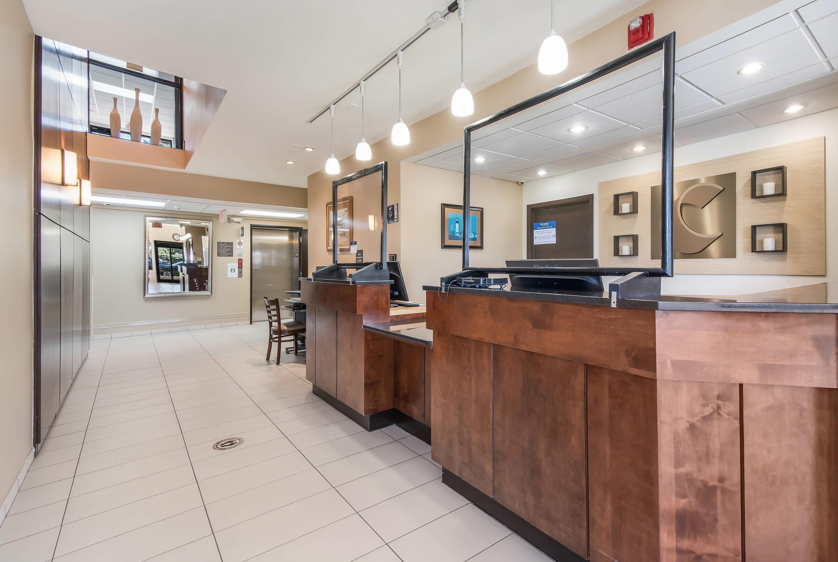 Hotel lobby | Comfort Inn Newport