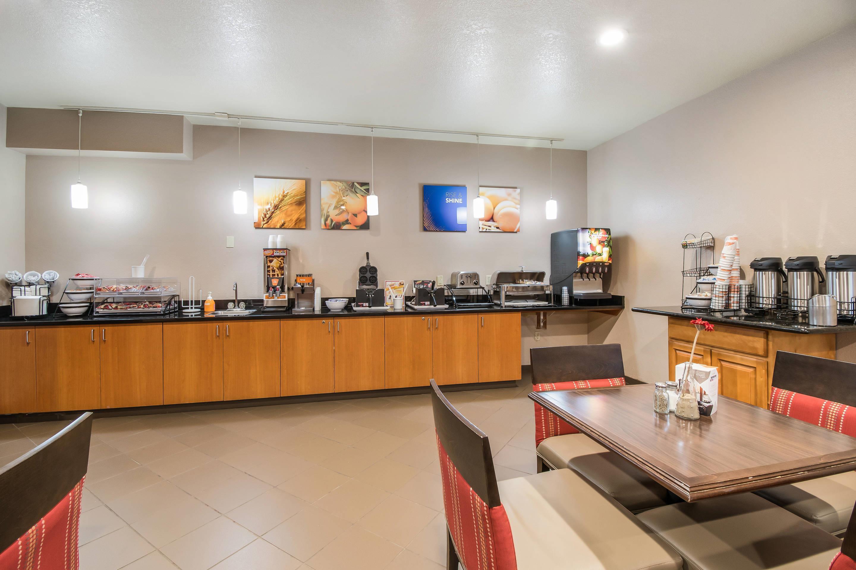 Breakfast counter | Comfort Inn Newport