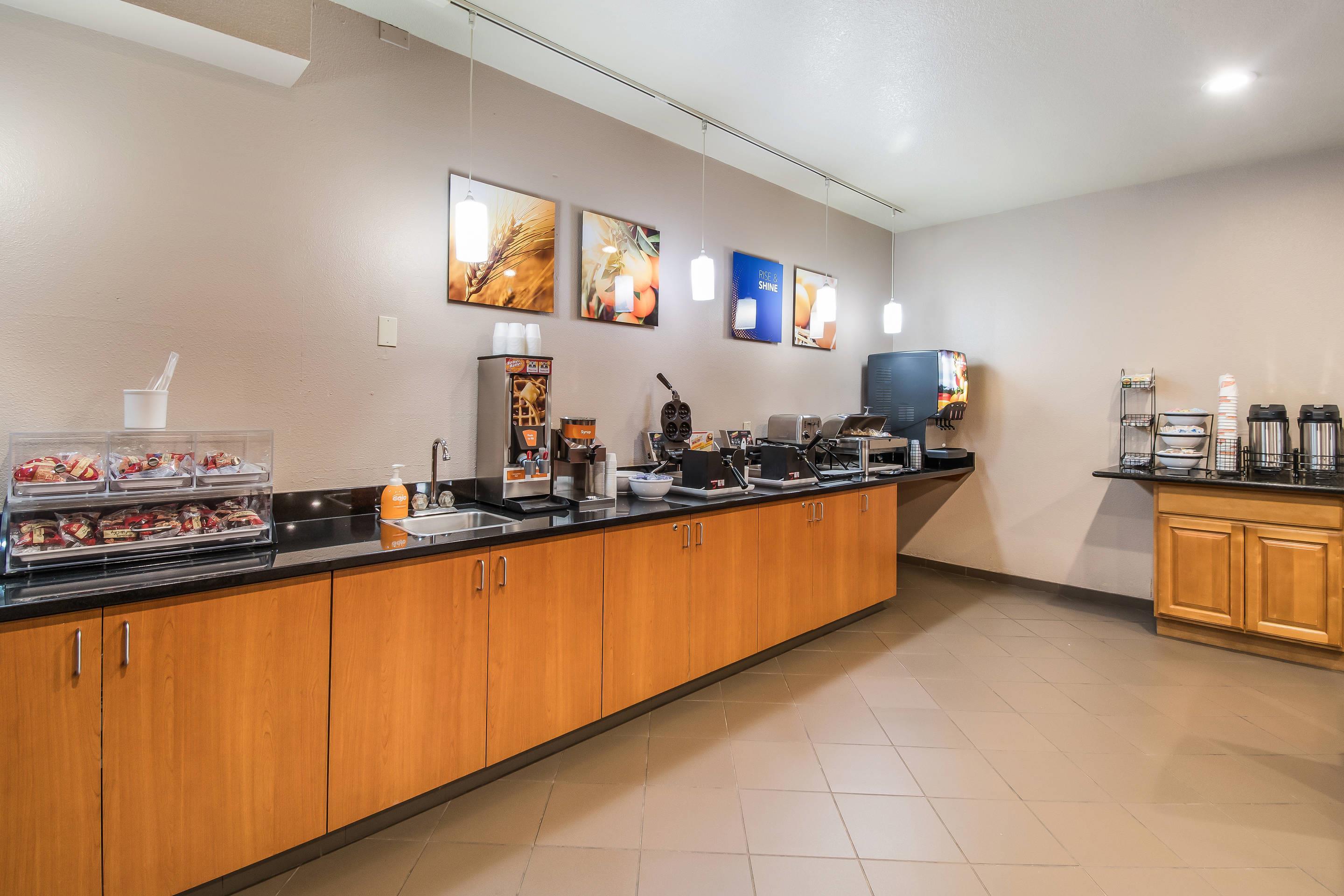Breakfast counter | Comfort Inn Newport