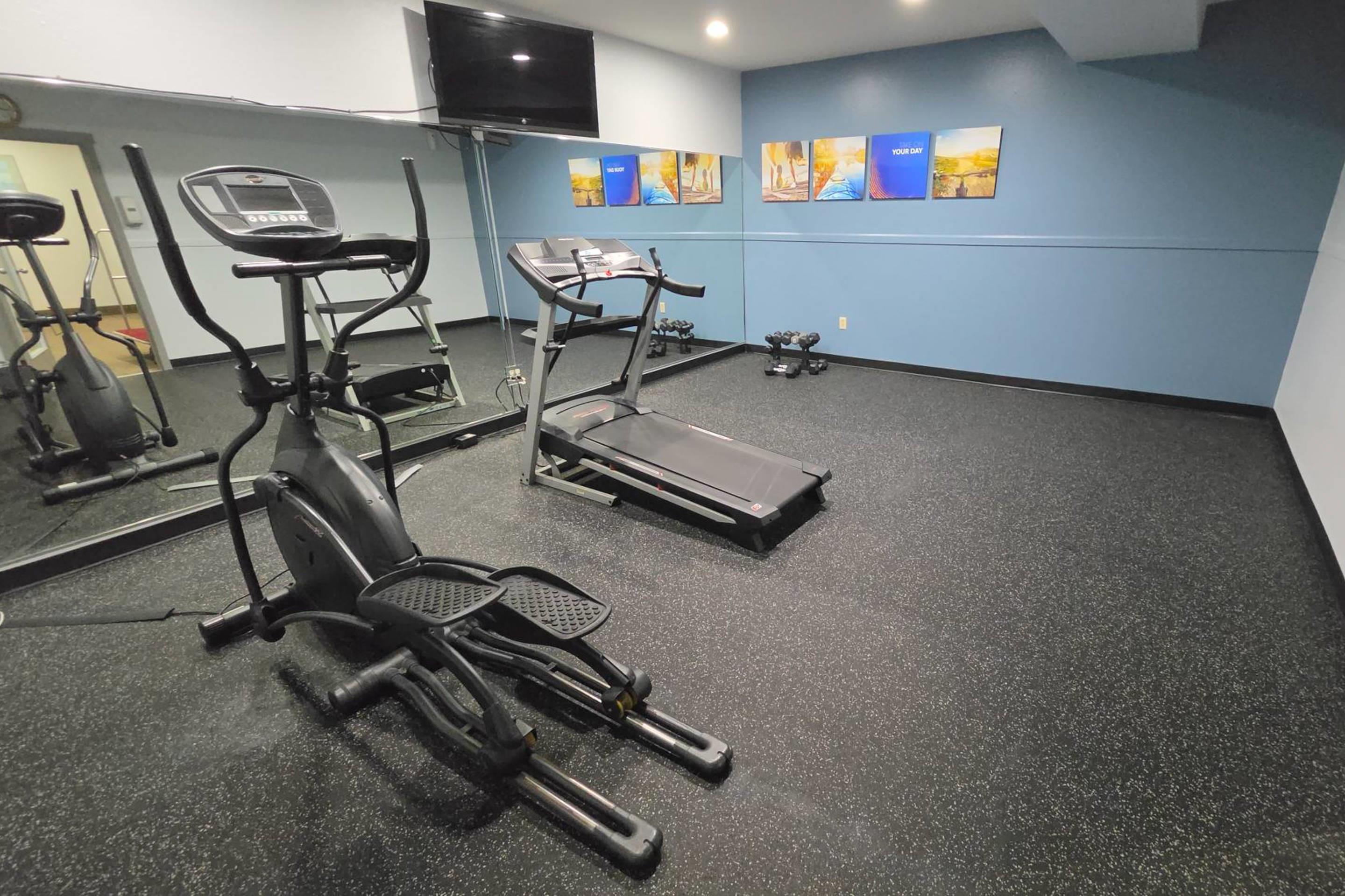 Fitness center | Comfort Inn Newport