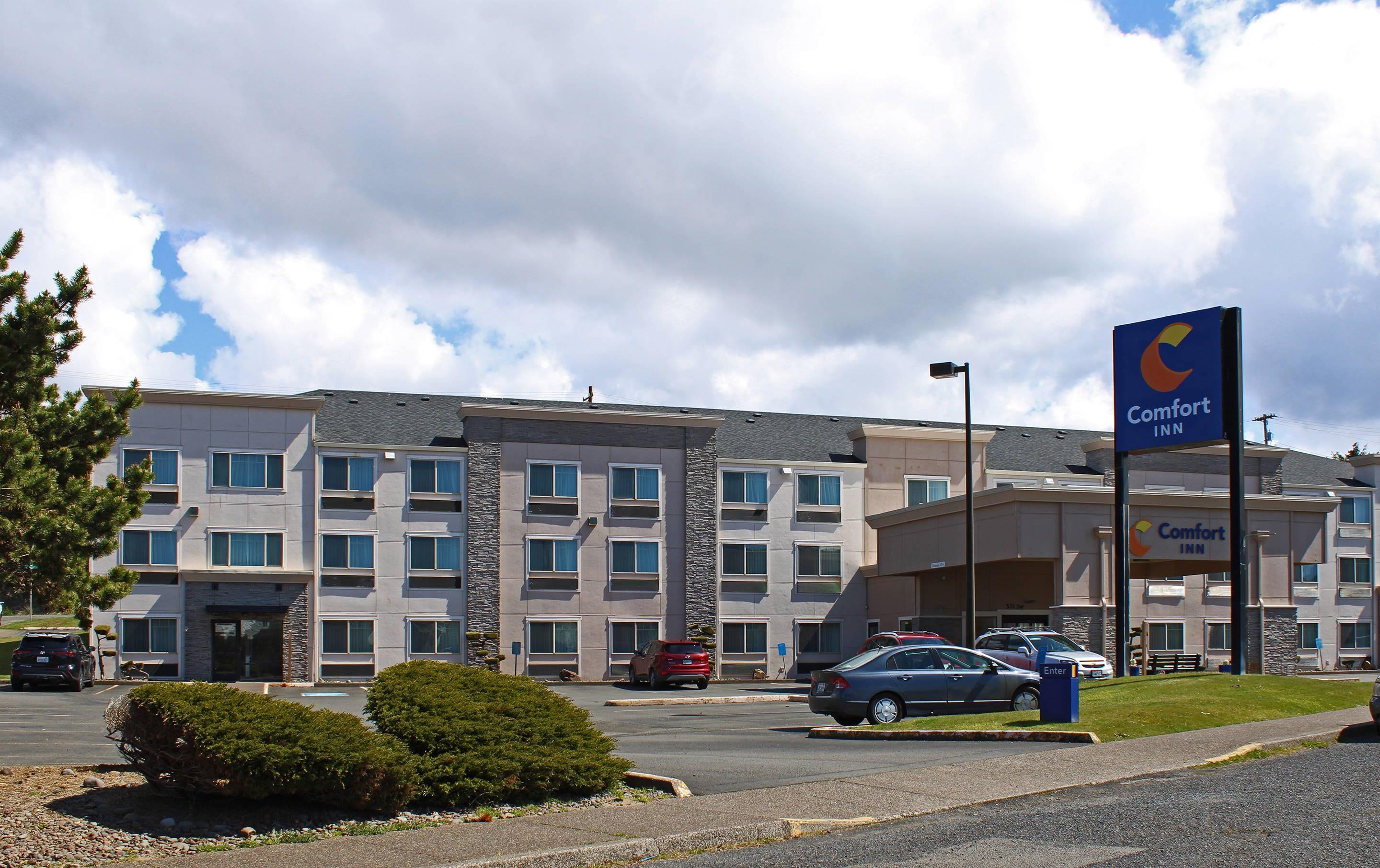 Hotel Entrance | Comfort Inn Newport
