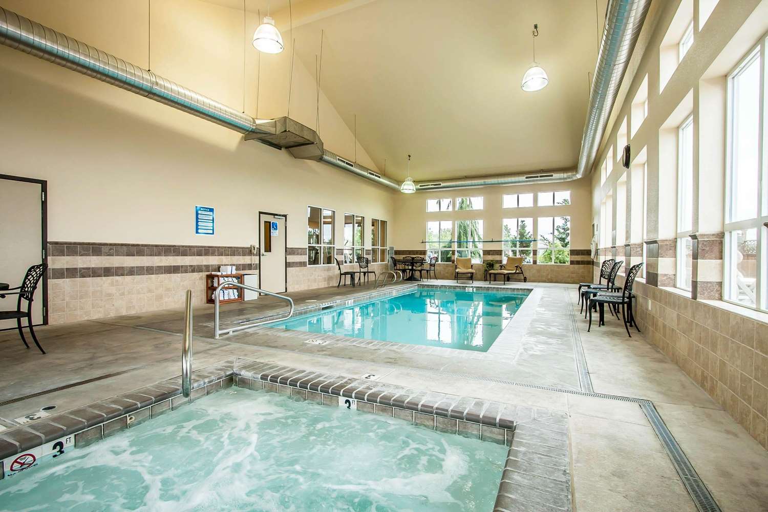 Comfort Inn & Suites McMinnville, OR See Discounts