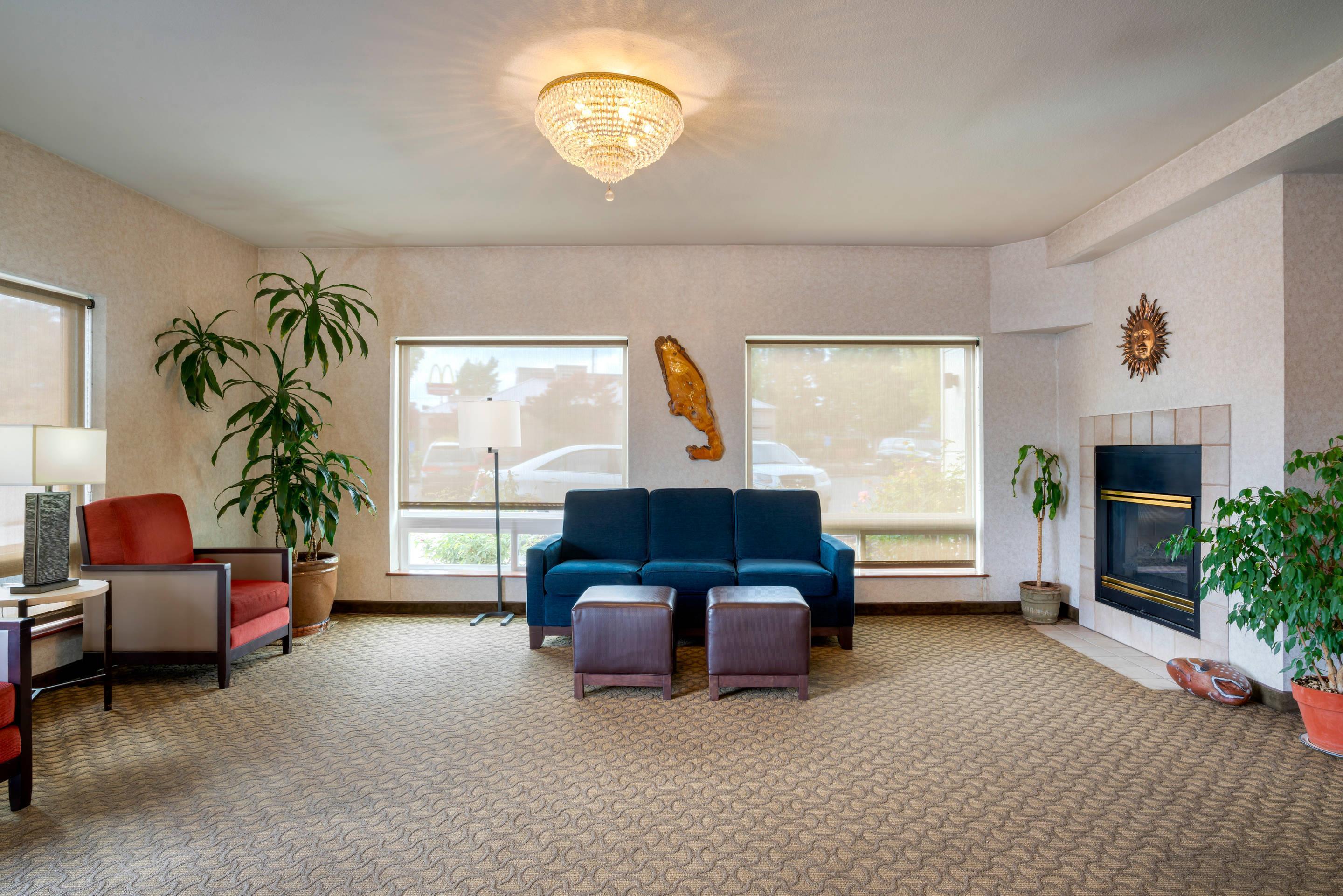 Lobby | Comfort Inn & Suites Salem