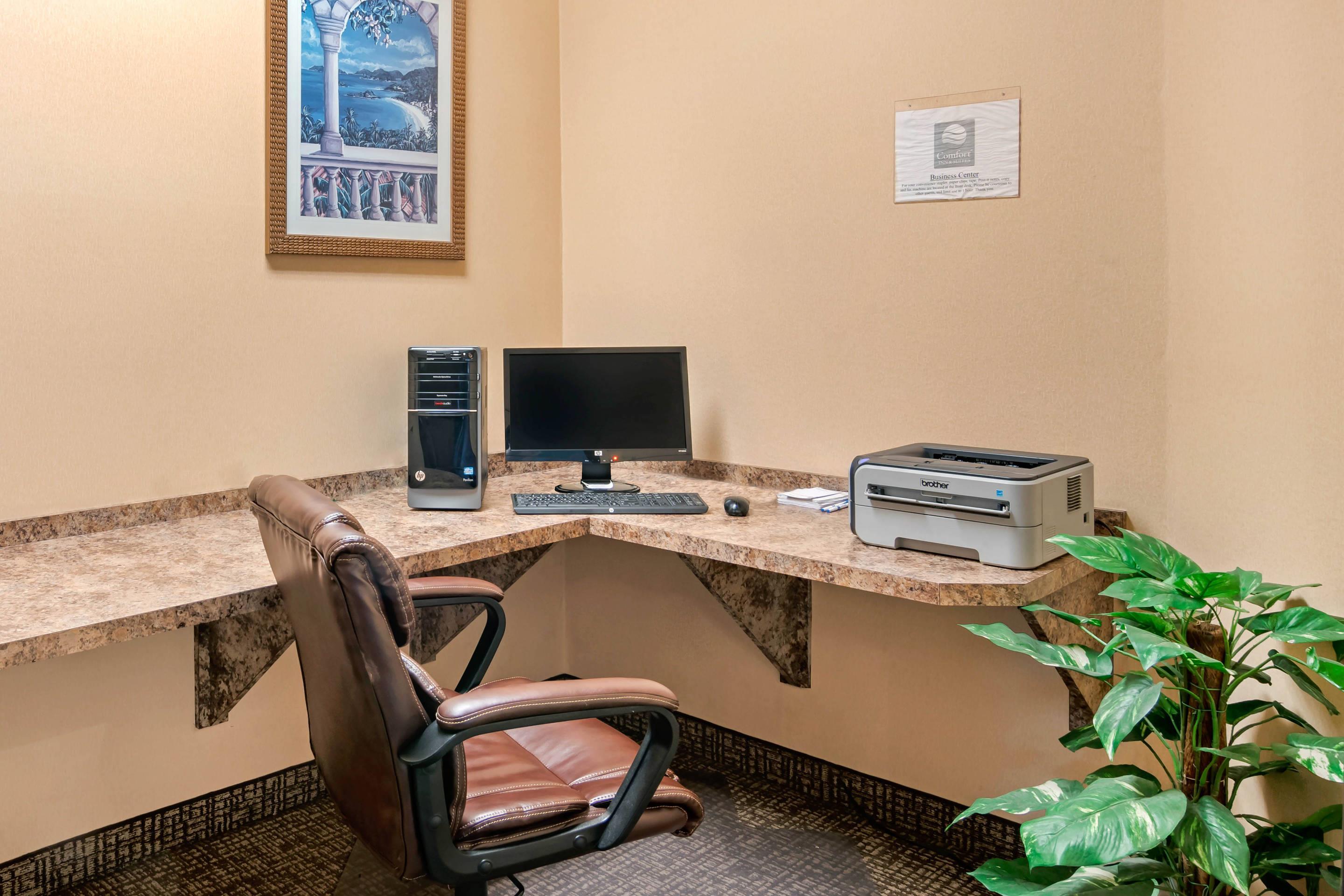 Business center | Comfort Inn & Suites Salem