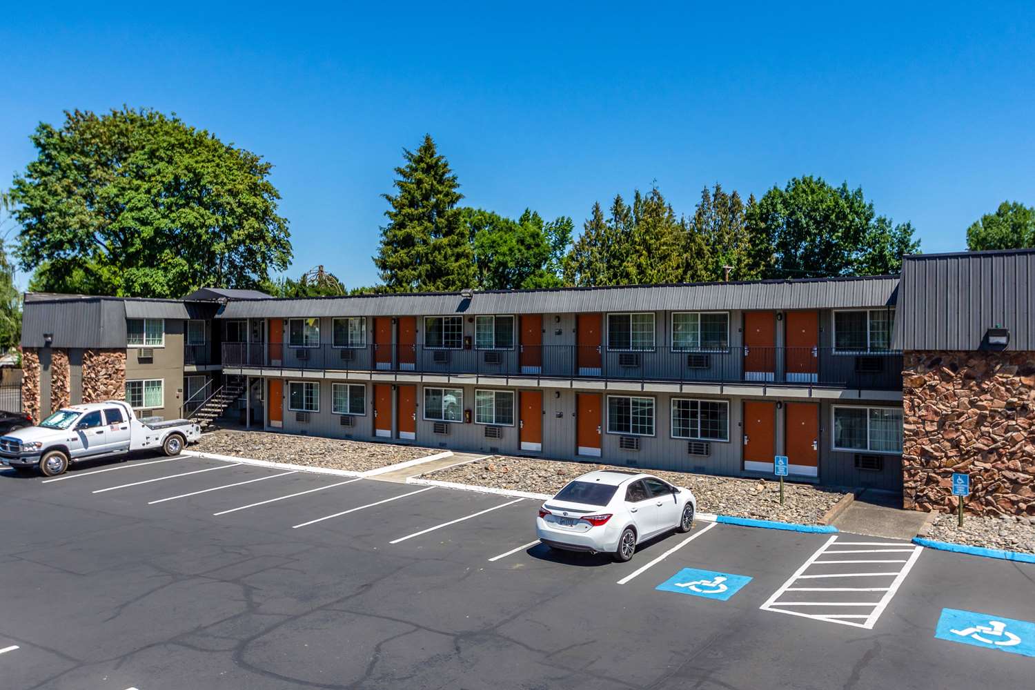 Econo Lodge Hillsboro, OR See Discounts