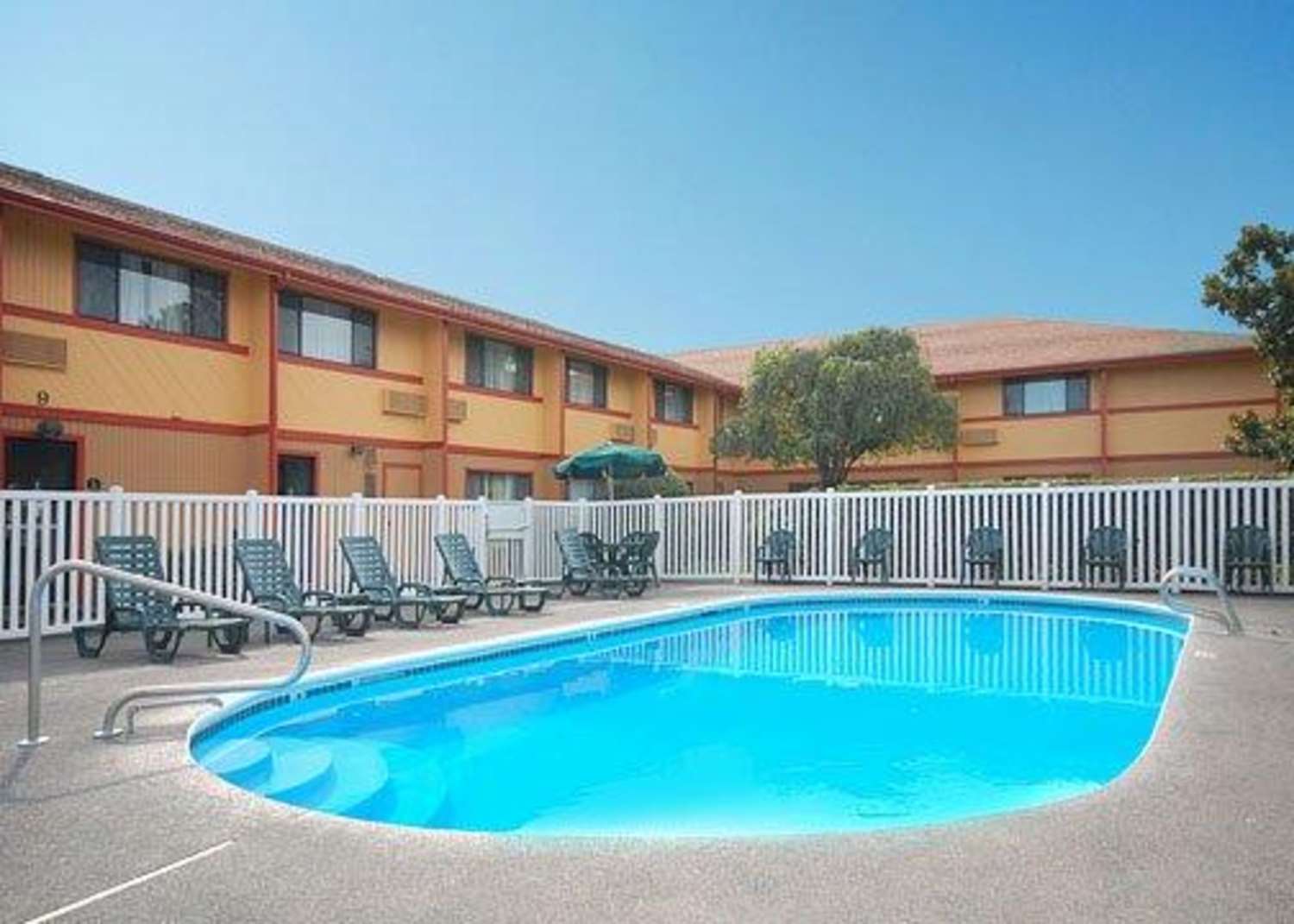 Quality Inn & Suites Medford, OR See Discounts