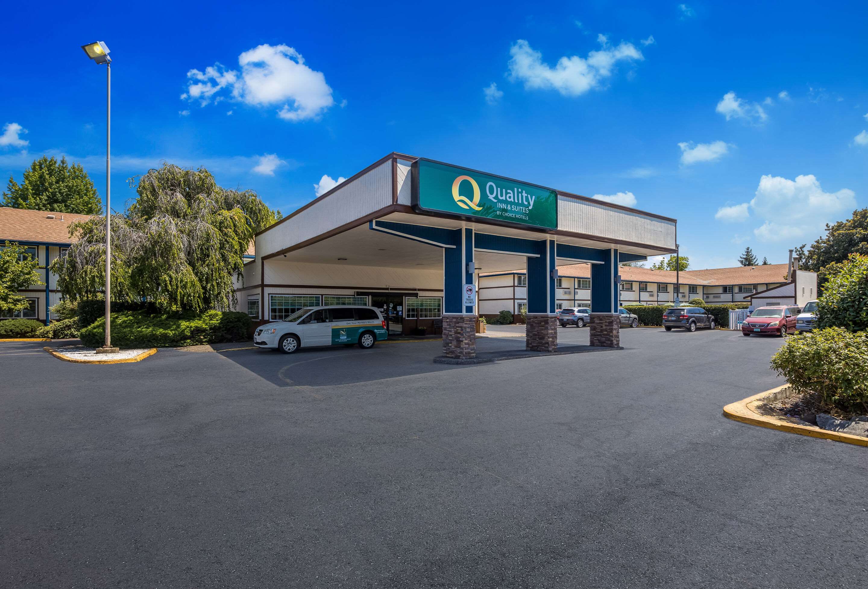 Hotel exterior | Quality Inn & Suites Medford Airport