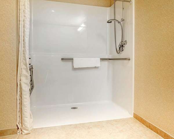  - Comfort Inn & Suites Creswell - I-5, Exit 182