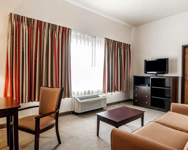Suite - Comfort Inn & Suites Creswell - I-5, Exit 182