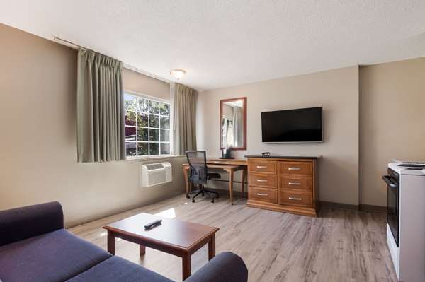 Suite - Rodeway Inn & Suites Portland