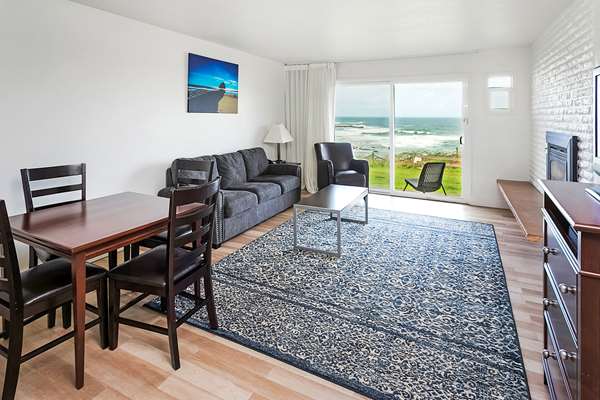 Suite - Clarion Inn Surfrider Resort Depoe Bay