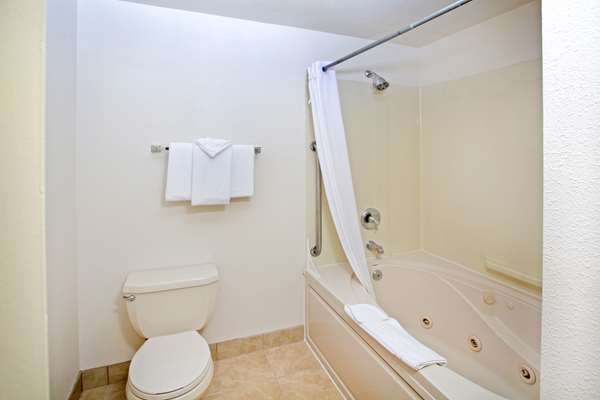 Suite - Clarion Inn Surfrider Resort Depoe Bay