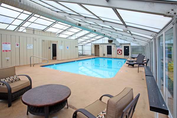 Pool - Clarion Inn Surfrider Resort Depoe Bay