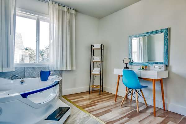 Suite - Clarion Inn Surfrider Resort Depoe Bay