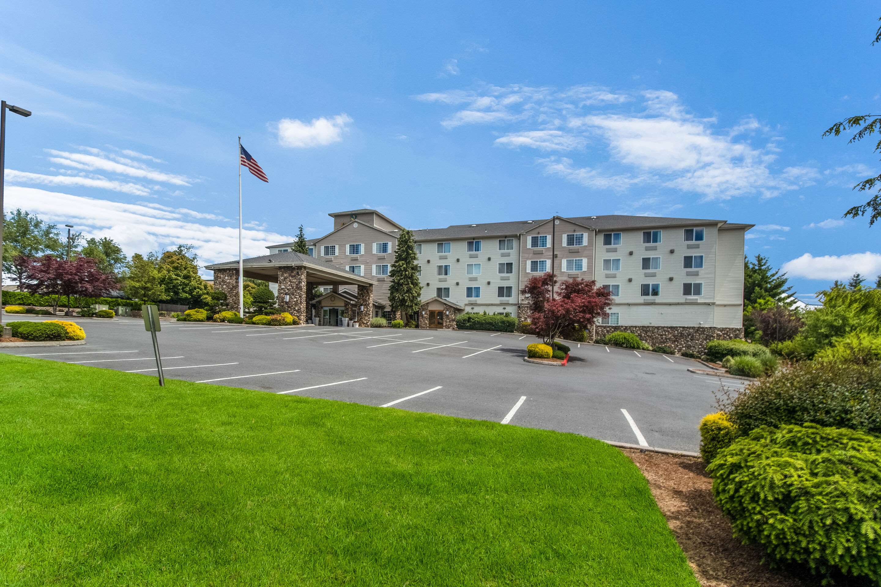 Hotel exterior | Quality Inn