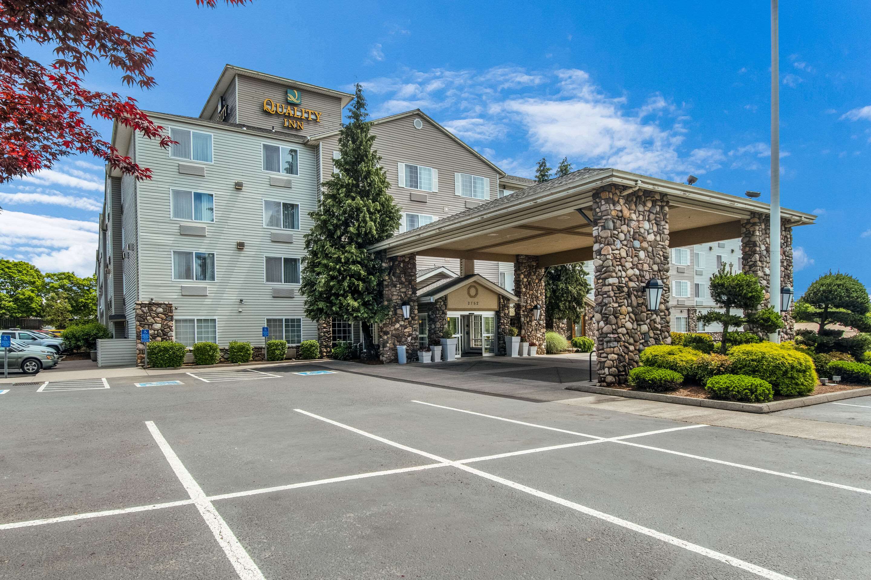 Hotel entrance | Quality Inn