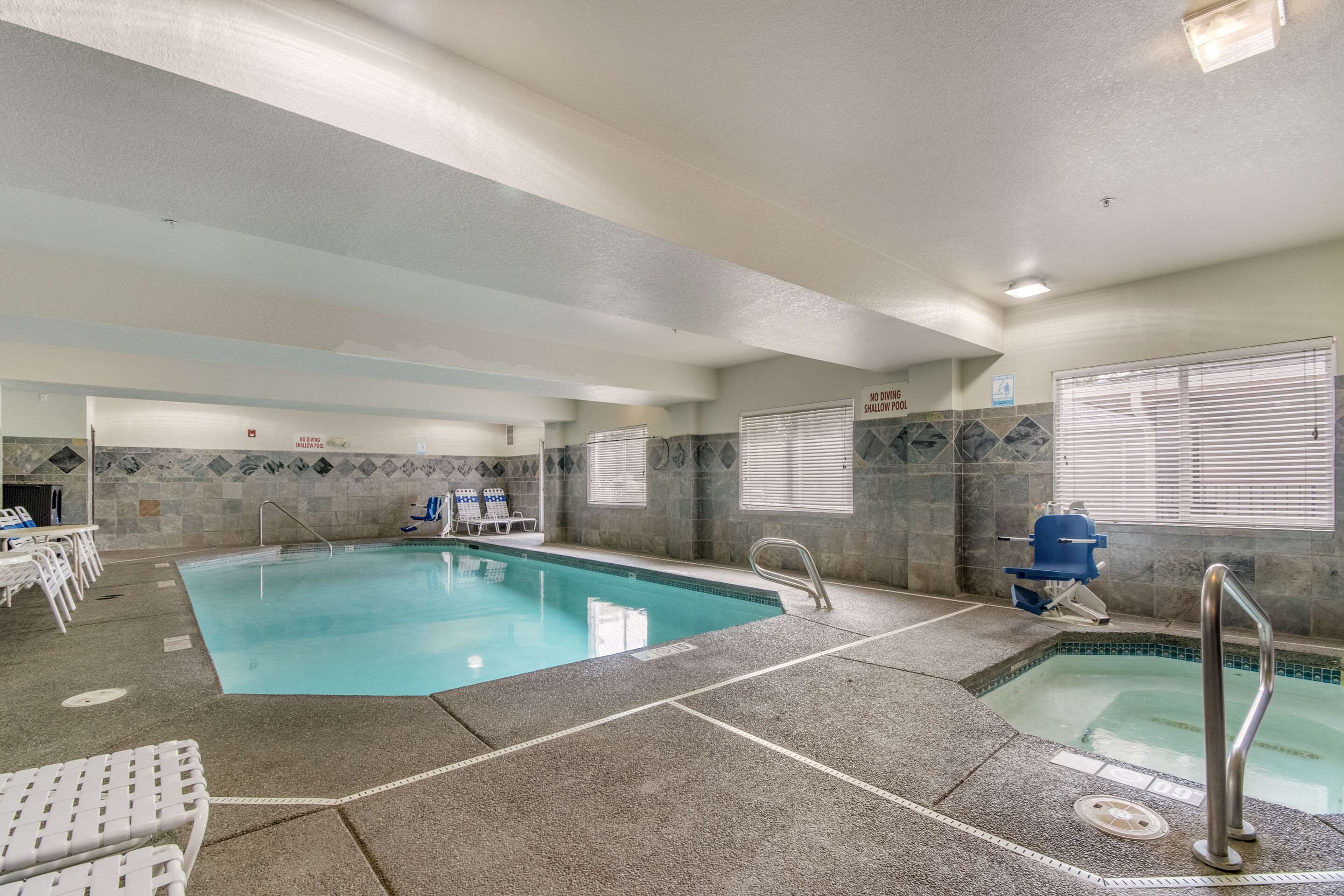 Indoor pool | Quality Inn